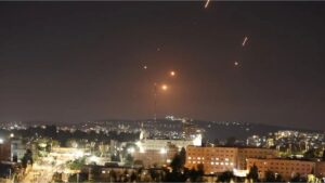 Irán lanzó un ataque con misiles contra la mayor base de EEUU en Medio Oriente