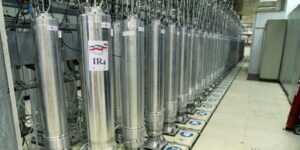 Irán responde a la presión militar y diplomática con un órdago nuclear