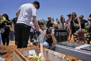 Israel intensifica los ataques contra el plan nuclear iraní y rebaja su estado de emergencia
