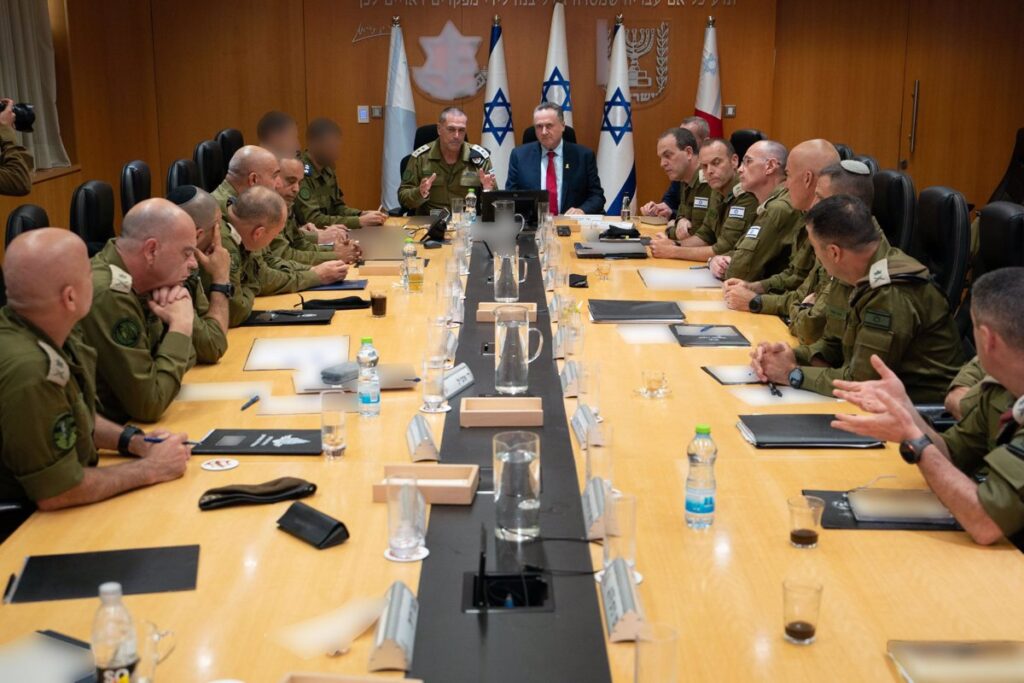 Israel lanza un "ataque preventivo" contra Irán y bombardea docenas de objetivos