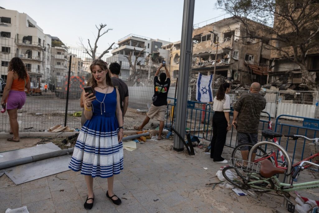 Israel ordenó la evacuación de dos localidades de Irán antes de atacar su infraestructura militar - AlbertoNews