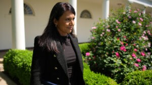 Jefa de inteligencia de EE.UU. le da la razón a Trump sobre el programa nuclear de Iran