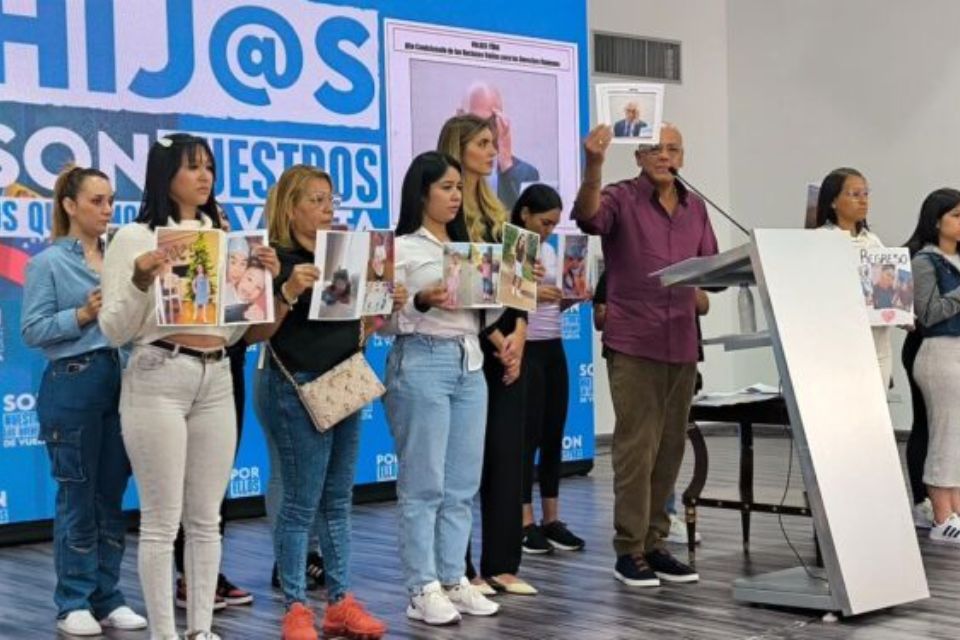 Jorge Rodríguez denuncia 18 niños están "secuestrados" en EEUU