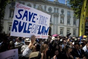 Jueces y fiscales se concentran frente al Supremo contra las reformas del Gobierno como antesala a la huelga