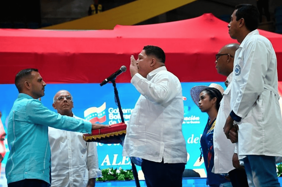 Juramentan a Terán como gobernador