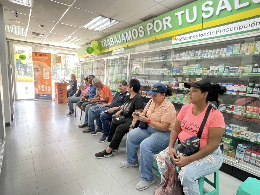 Kits de cuidado bucal donará este martes 10/6 farmacia El Ejército