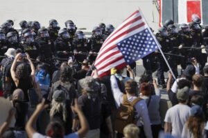 Trump dice que las protestas en Los Ángeles "fortalecen" su determinación de deportar