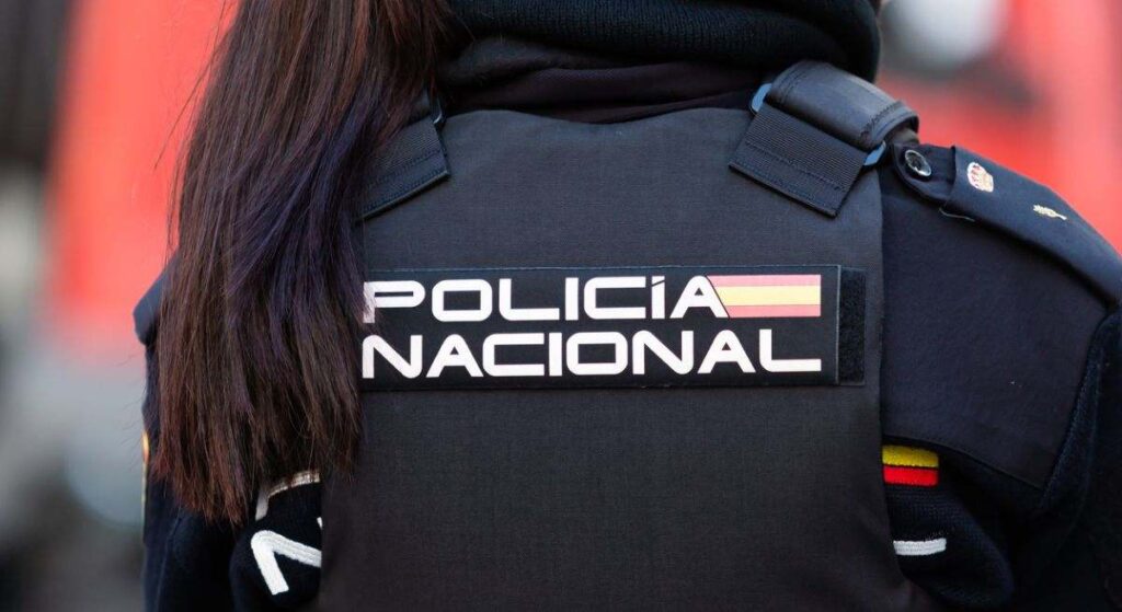 La Policía Nacional pide a la población que cuelgue lo antes posible si ve este número de teléfono