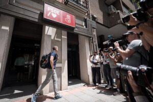 La UCO ha permanecido tres horas en la sede del PSOE de Ferraz para realizar el clonado del correo de Santos Cerdán