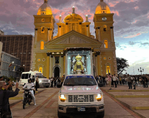 La Virgen de Chiquinquirá recorre varios puntos del Zulia en el nuevo 'María móvil'