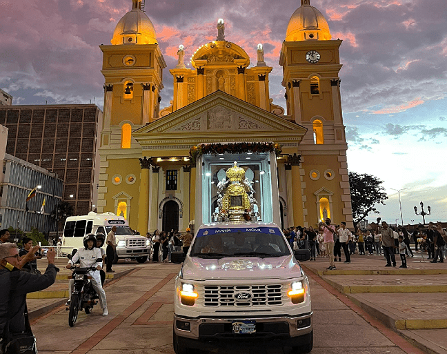 La Virgen de Chiquinquirá recorre varios puntos del Zulia en el nuevo 'María móvil'