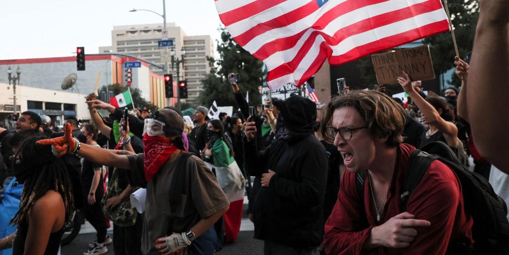 La alcaldesa de Los Ángeles impone el toque de queda en el centro de la ciudad en la quinta noche de protestas