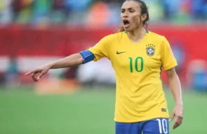 La brasileña Marta fue elegida como la mejor futbolista de la historia
