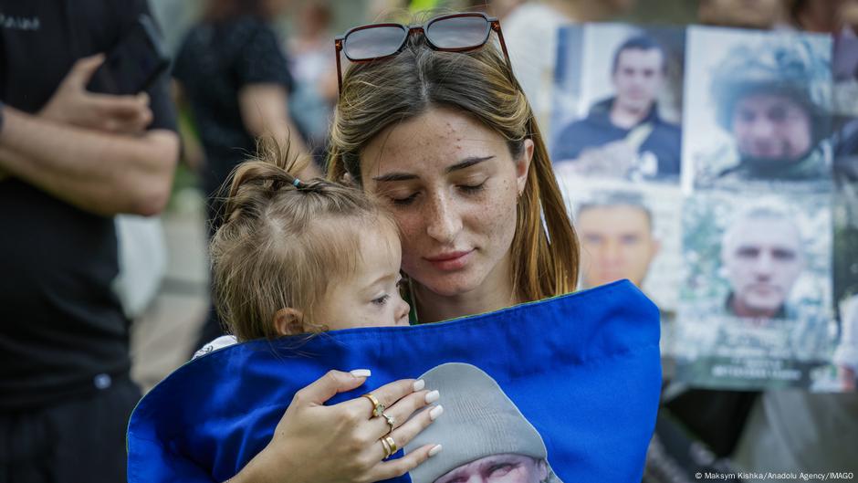 La incansable búsqueda de padres, hijos y maridos ucranianos – DW – 18/06/2025