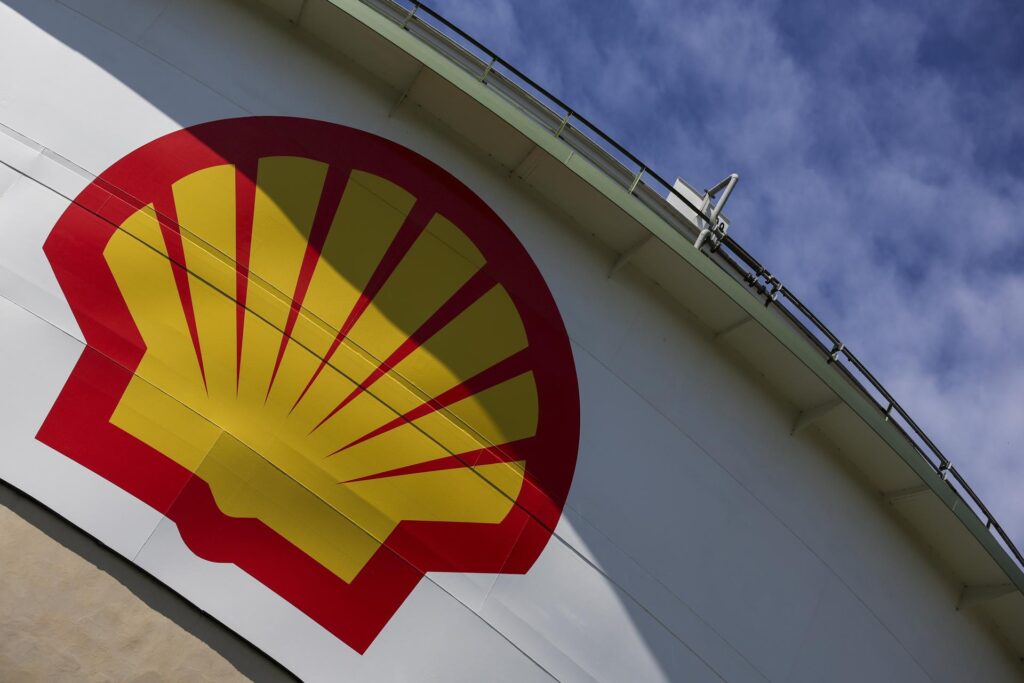 La petrolera Shell niega que esté negociando la adquisición de su rival BP