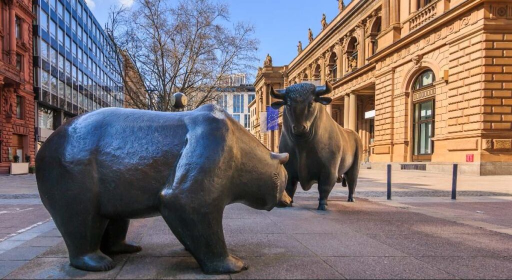 La 'tregua' velada de Lagarde bloquea a la bolsa europea a un 2,5% de sus máximos y dispara al euro hacia los 1,15 dólares