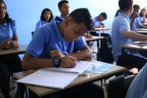 "Las clases en escuelas y liceos serán hasta el #18Jul": Educación
