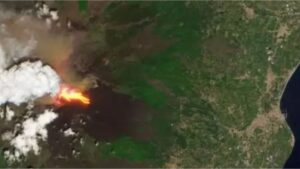 Las impresionante foto de la erupción del Monte Etna, vista desde el espacio