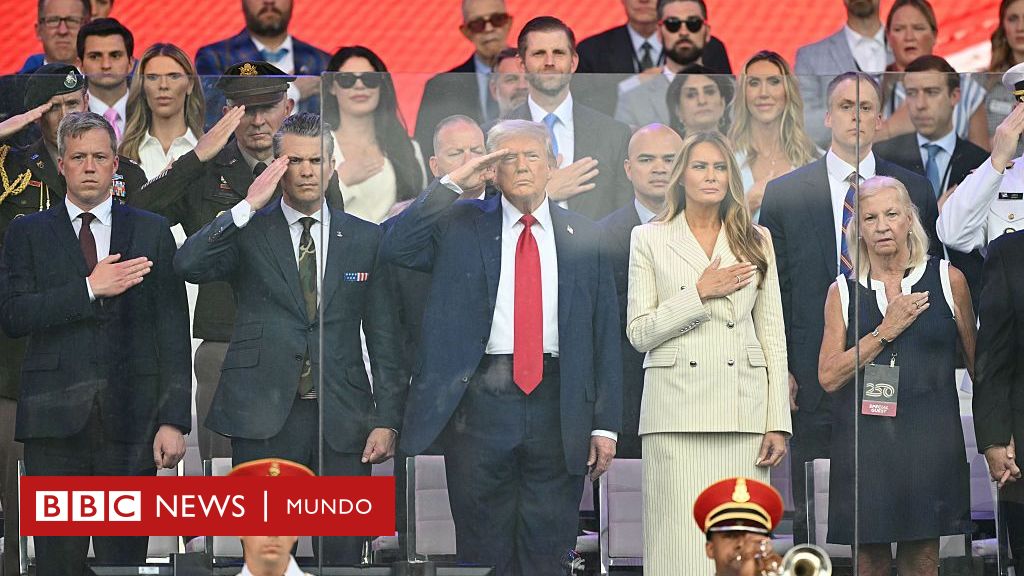Las impresionantes imágenes del desfile militar de Trump y de las protestas en su contra más grandes desde que volvió al poder