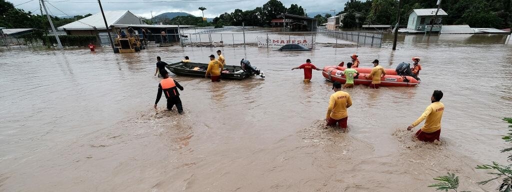 Las lluvias provocadas por el huracán Erick incomunican a miles de personas en Honduras - AlbertoNews