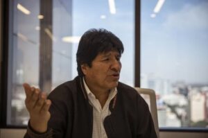 Leales a Evo Morales insisten en su candidatura presidencial con un partido inhabilitado - AlbertoNews
