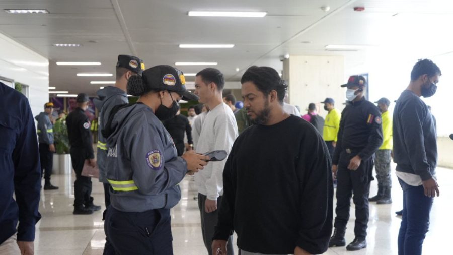 Llega vuelo con 206 connacionales desde Estados Unidos