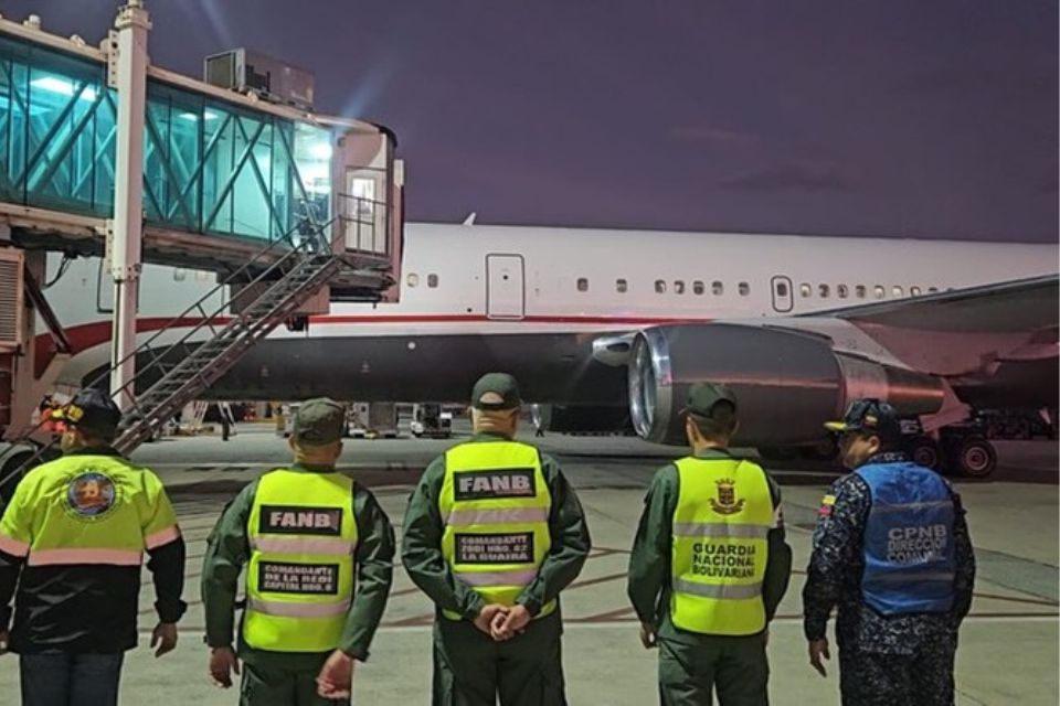 Llegan 192 migrantes a Venezuela procedentes de EEUU, entre ellos diez niños