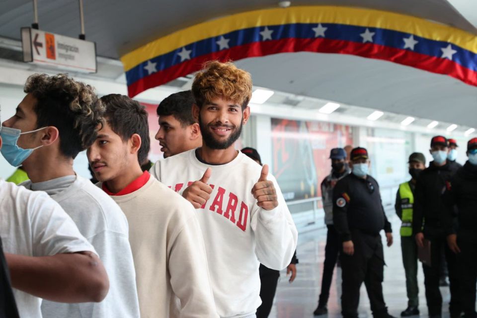 Llegan 203 deportados desde EEUU: 165 hombres, 35 mujeres