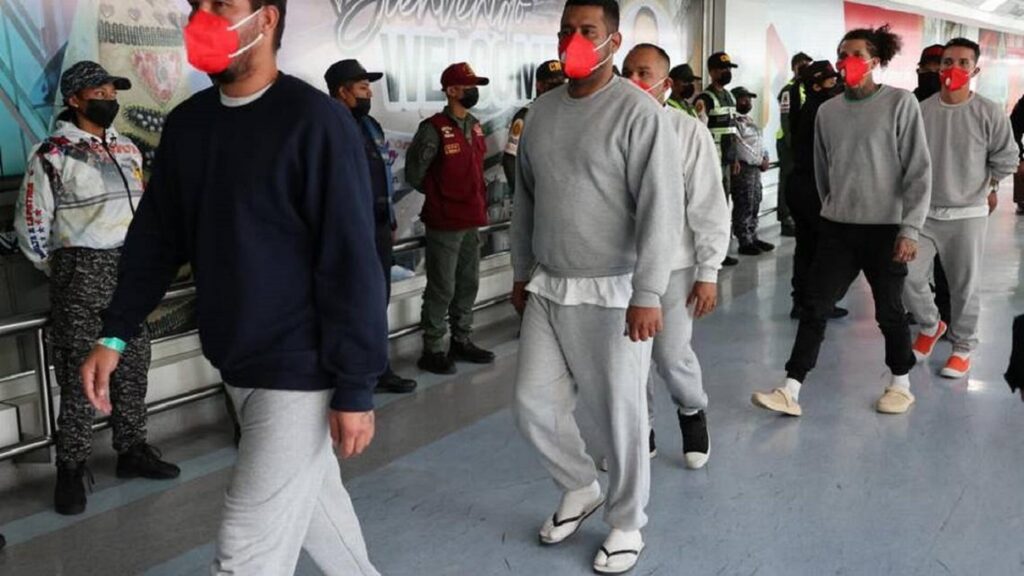 Llegaron 192 migrantes deportados de Estados Unidos