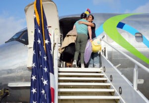 Llegaron al país 203 repatriados de EE.UU.