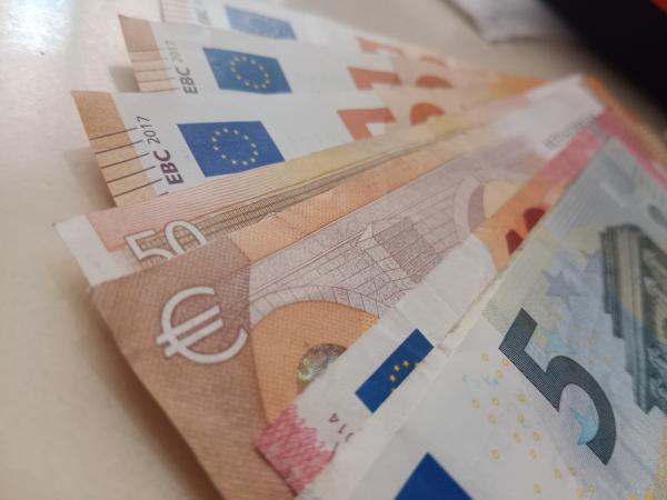 Lo dice la psicología: qué significa que una persona ordene los billetes por denominaciones | Finanzas | Economía