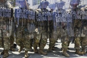 Los Ángeles se echa a la calle contra las redadas tras la movilización de la Guardia Nacional: "Trump no tiene vergüenza y no va a parar"