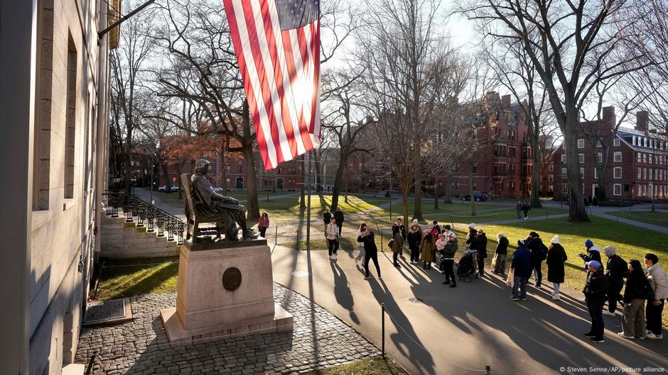 Los efectos de suspender las visas de estudiante en EE.UU. – DW – 30/05/2025