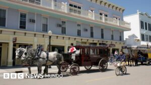 Mackinac, la isla estadounidense donde los autos están prohibidos desde hace más de un siglo y "el caballo es el rey"
