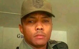 Madre de militar preso denunció que su hijo está incomunicado desde su salida de Ramo Verde