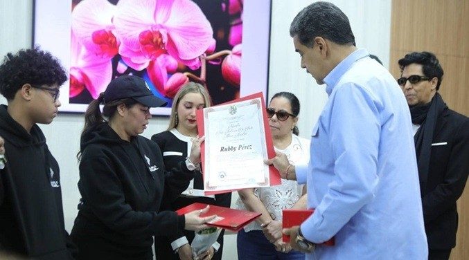 Maduro confiere nacionalidad post-mortem a Rubby Pérez