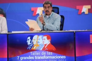 Maduro dice que será «implacable» con diputados rojitos que se pasen de corruptos