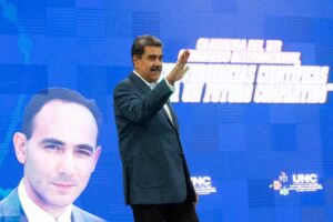 Maduro felicita a selección de baloncesto U-16 por su clasificación
