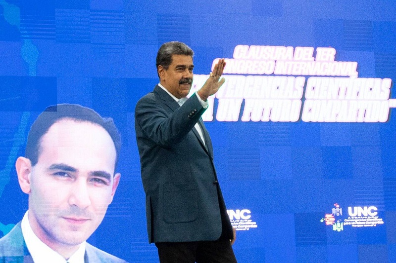 Maduro felicita a selección de baloncesto U-16 por su clasificación
