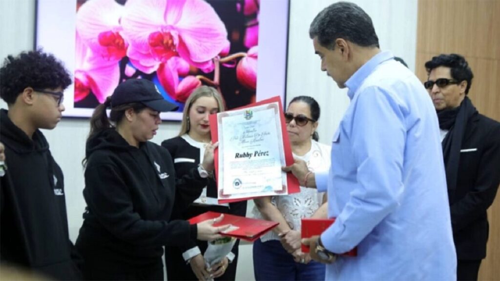 Maduro otorgó la nacionalidad venezolana a Rubby Pérez