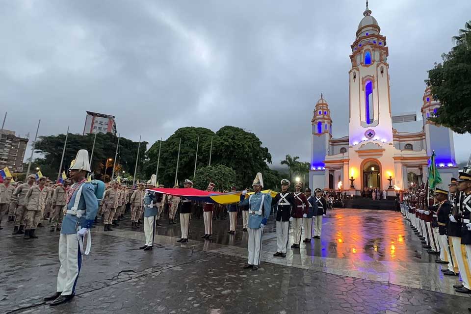 Maduro por Batalla de Carabobo: Hay que seguir construyendo «el más grande poder militar»