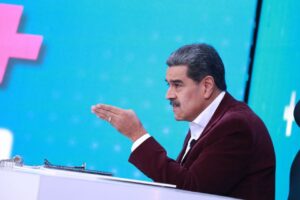 Maduro vio a sus ministros infringir las leyes y estalló (VIDEO)