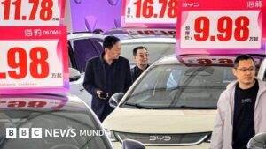 "Manejo un auto eléctrico porque soy pobre": cómo China logró masificar la compra de estos vehículos entre sus ciudadanos