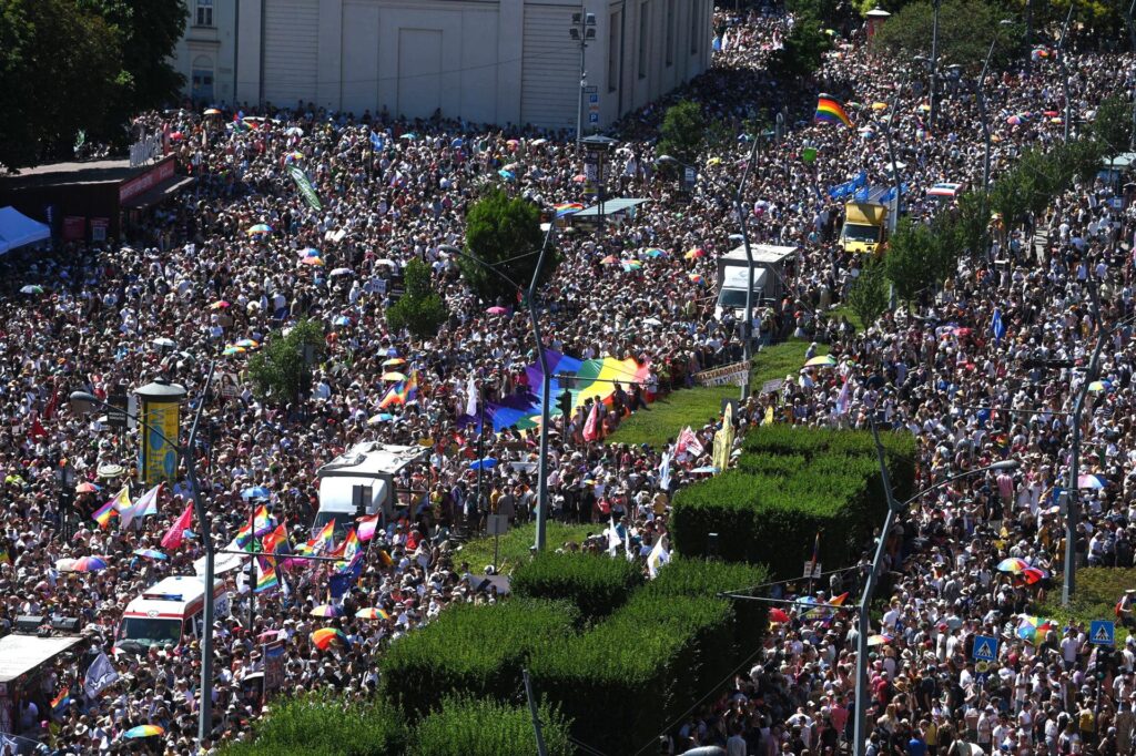 Marcha del Orgullo de Budapest con decenas de miles de asistentes terminó sin incidentes