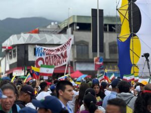 Marchan en apoyo a la propuesta de Venezuela para una cumbre por la paz