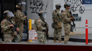 Marines se preparan para desplegarse en Los Ángeles