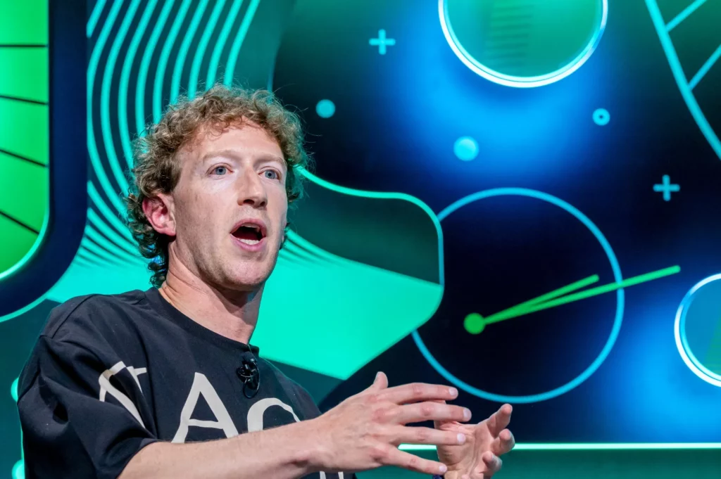 Mark Zuckerberg recluta a "superestrellas" de IA de la competencia para su nuevo "equipo de superinteligencia" en Meta - AlbertoNews
