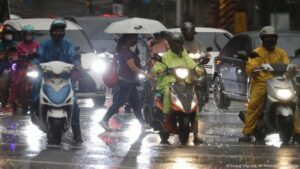 Más de 12.000 personas evacuadas en el sur de China ante la llegada del tifón Wutip