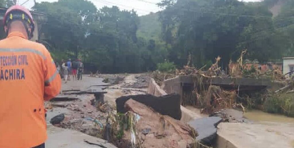 Más de 20 viviendas colapsadas por lluvias en Táchira