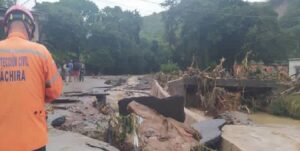 Más de 20 viviendas colapsadas por lluvias en Táchira